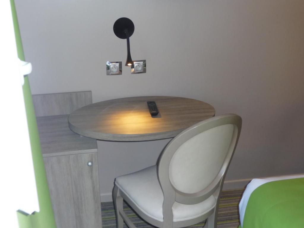 Hotel Floridor Etoile Aulnay-sous-Bois Habitación foto